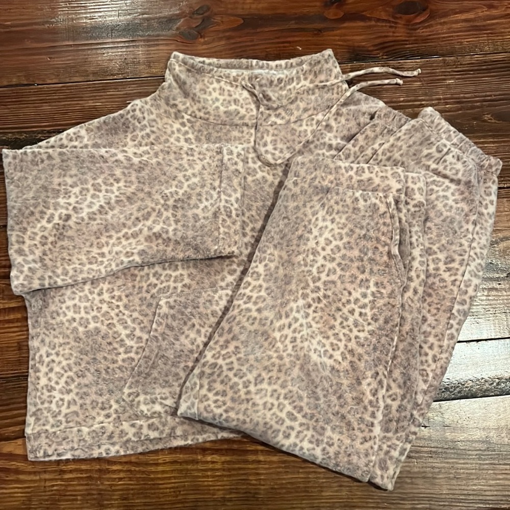NWT matching lounge blush leopard sweater and pant